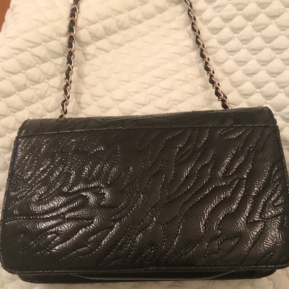 Anne Klein Purse with gold chain. - Picture 3 of 4